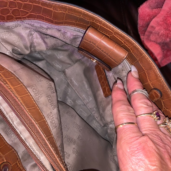 AuthenticMichael Kors Bag - Picture 7 of 8